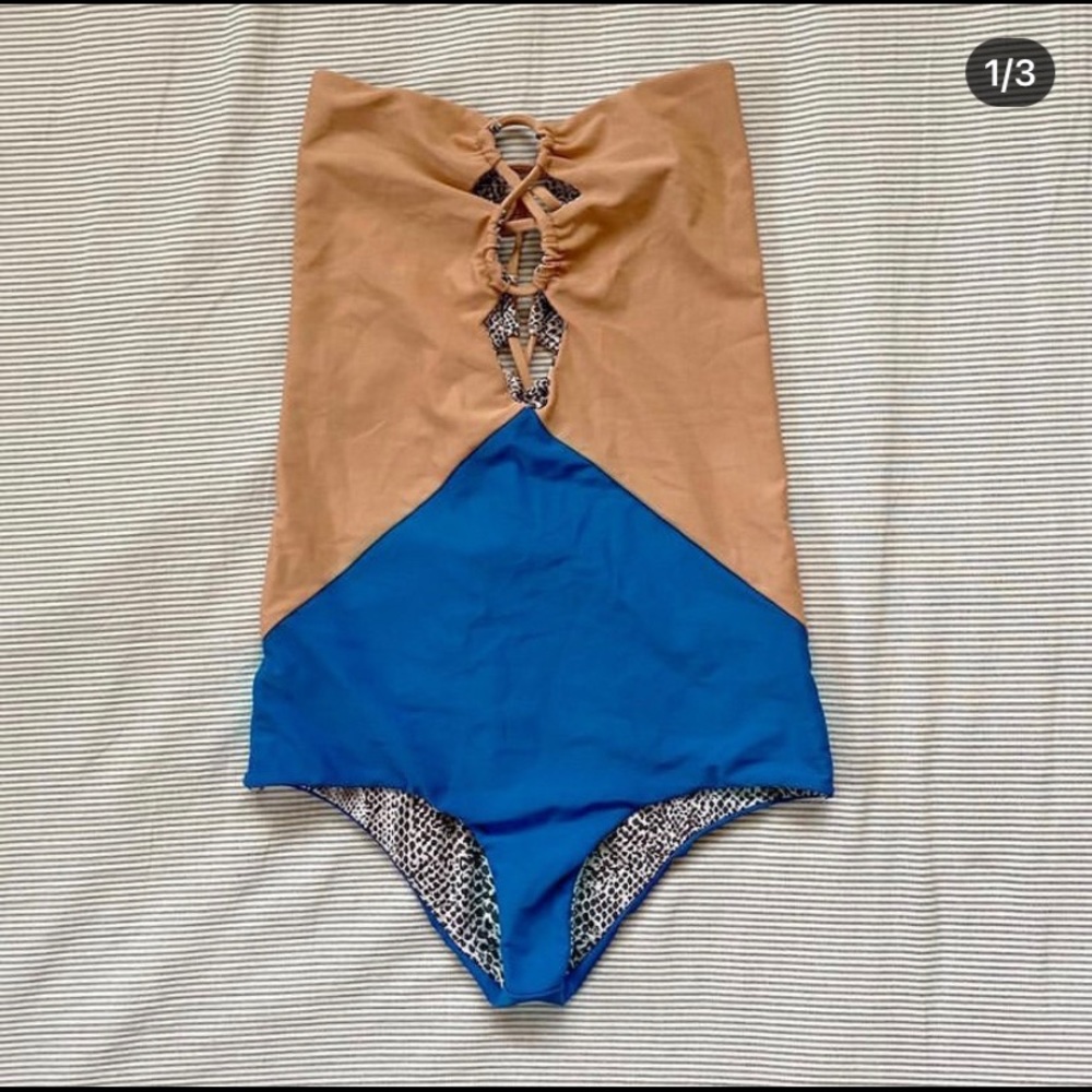 Acacia Bronx One Piece